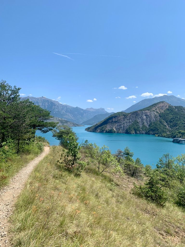 Vue sur le lac de Serre Ponçon
