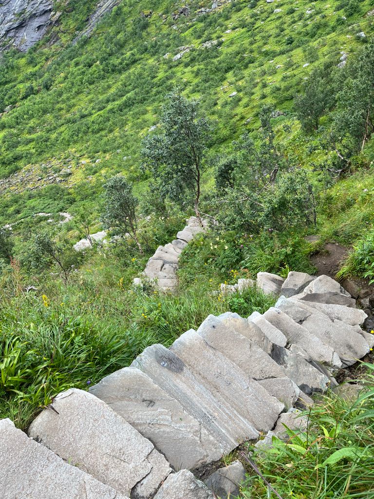 Les marches de la randonnée de Reinebringen