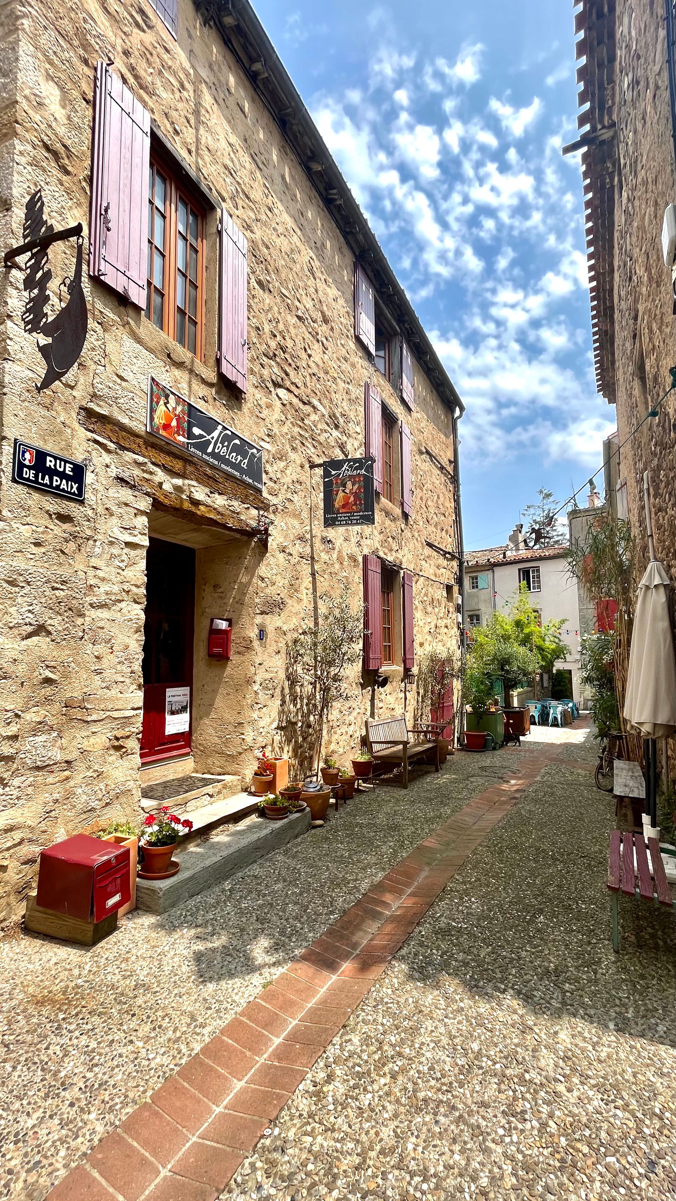 Une librairie dans Montolieu, le village du livre