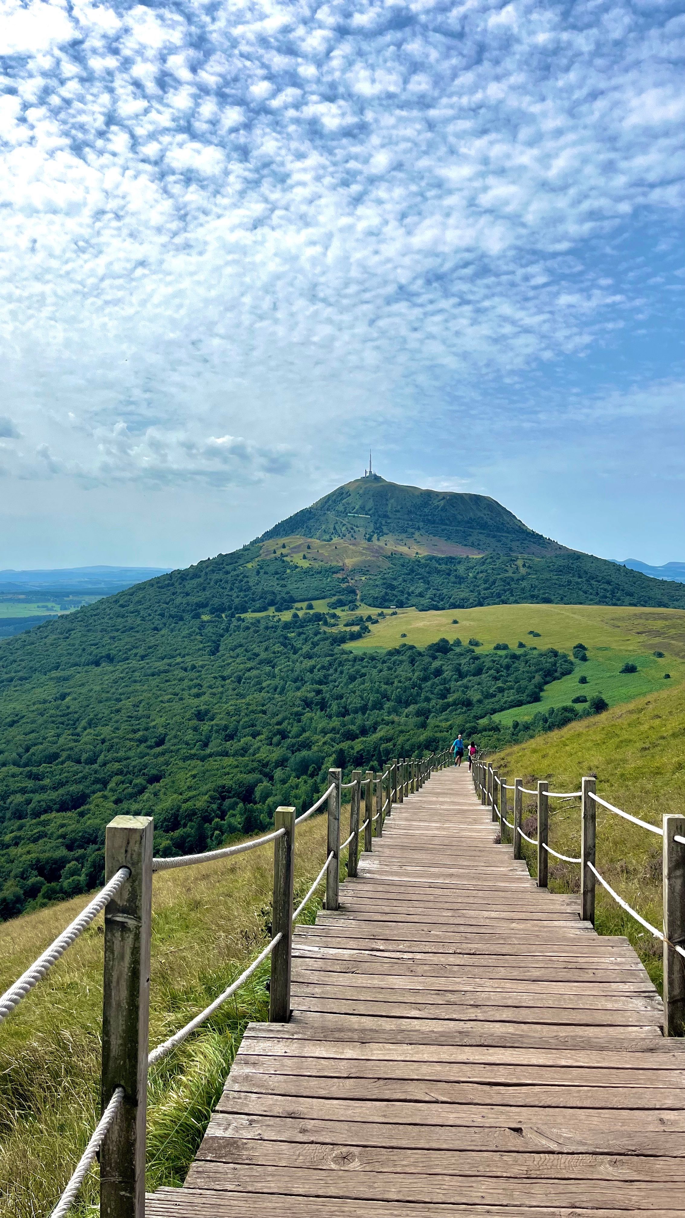 Vue sur le Puy de Dôme depuis le Puy Pariou