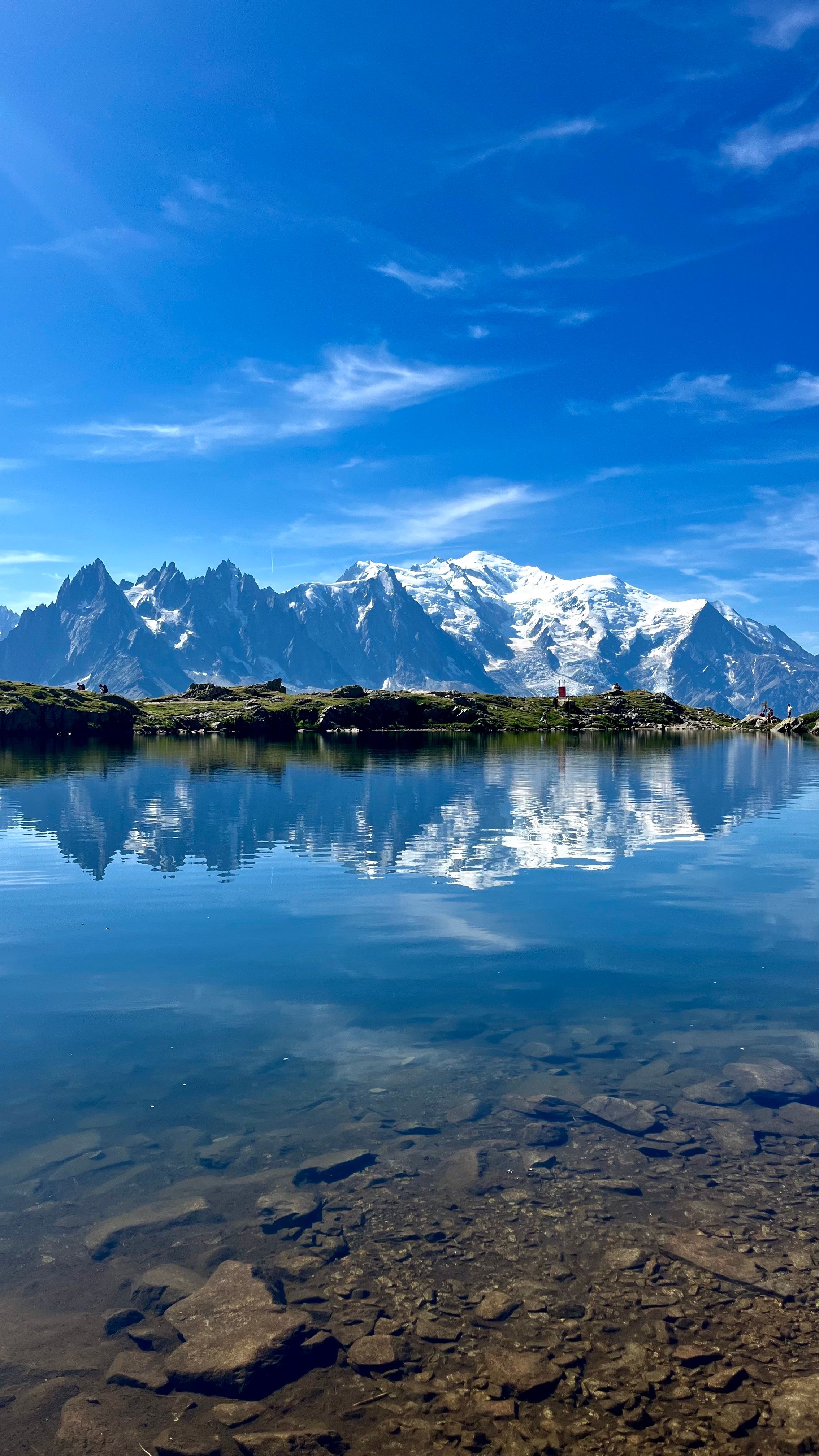 Vue sur le Mont Blanc depuis le lac des Chéserys