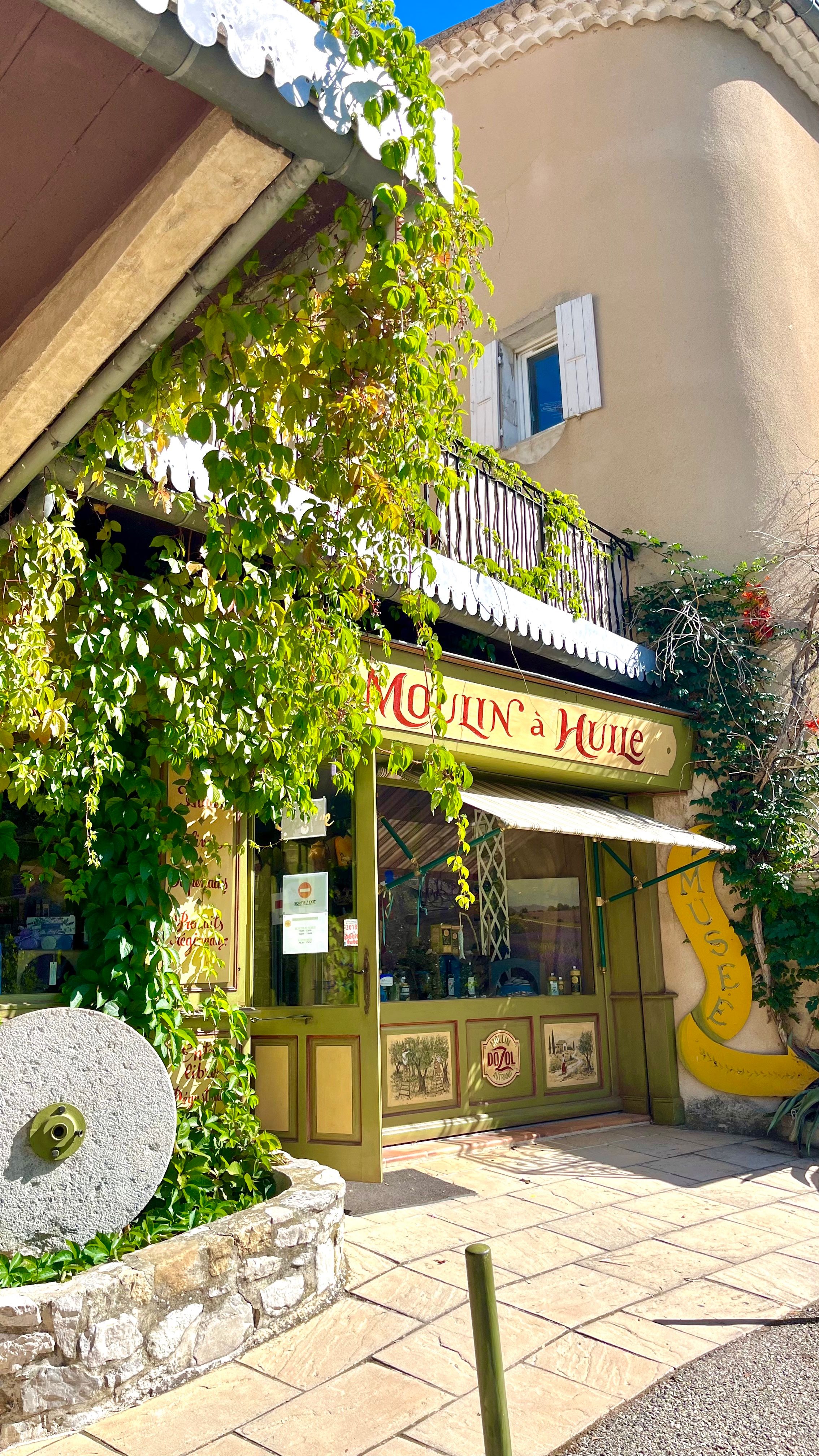 Un magasin d'huile d'olive à Nyons, le village de l'olive noire