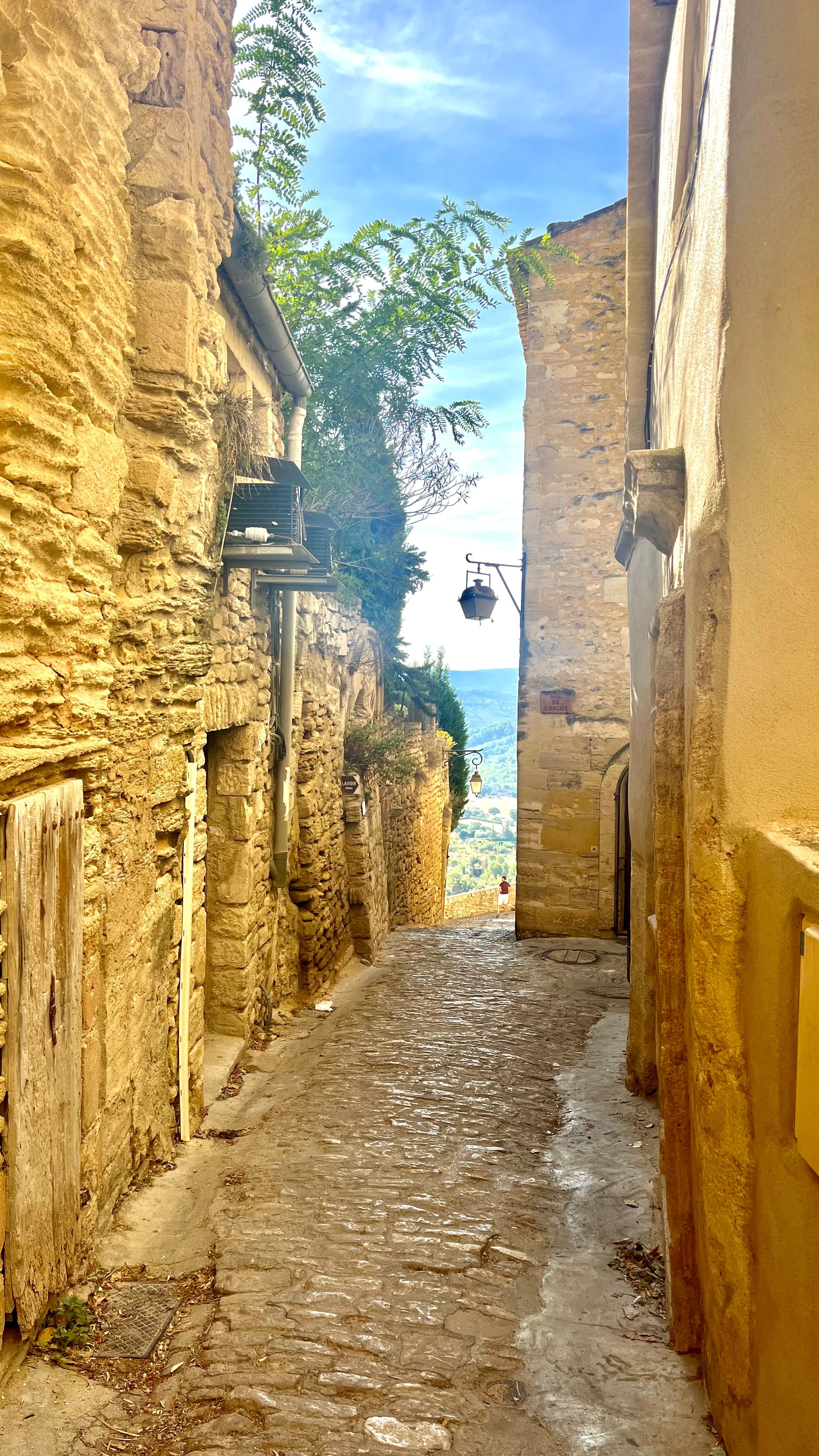 Une ruelle dans le village de Gordes