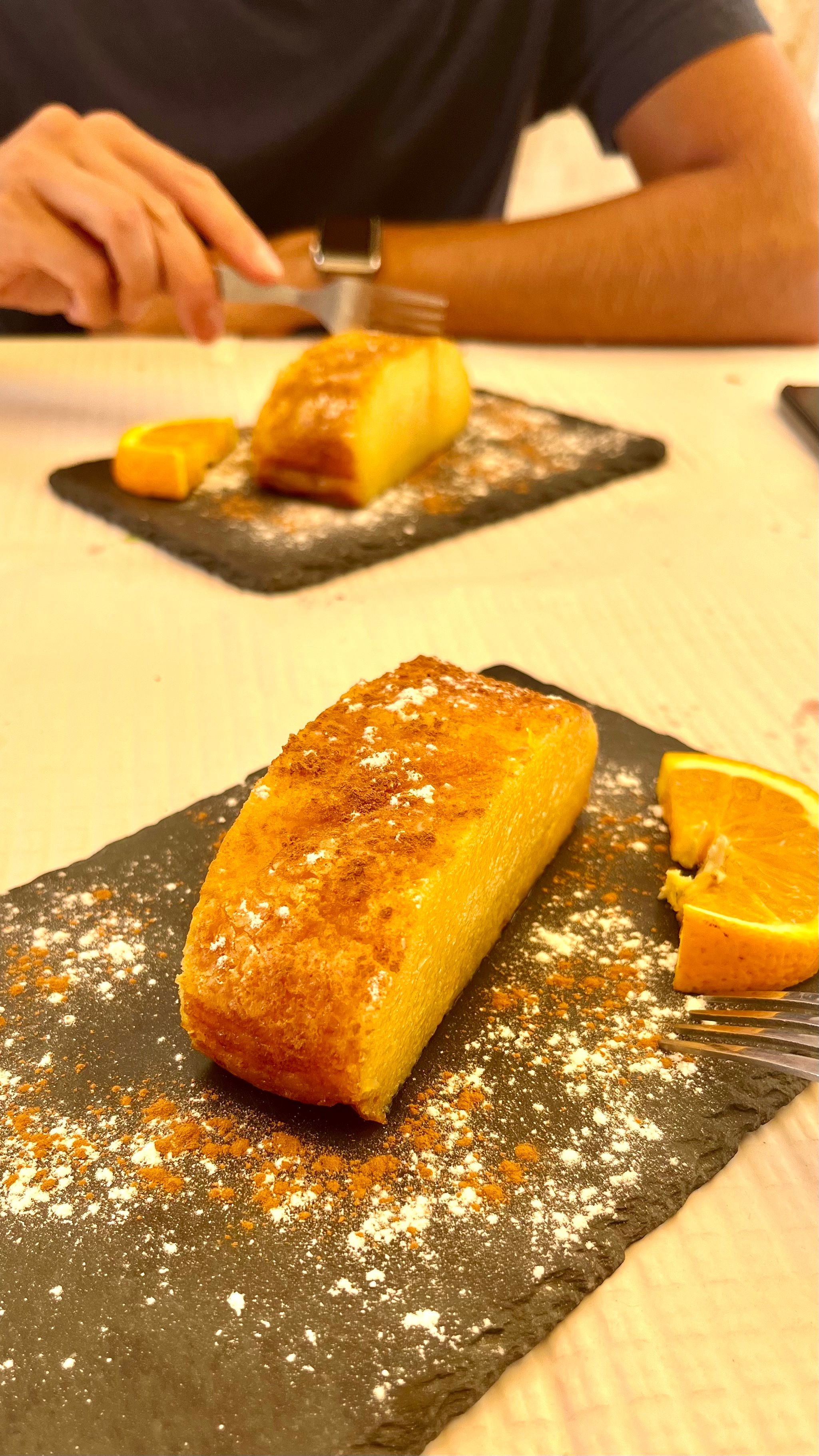 Gateau à l'orange et à la cannelle, typique du Portugal