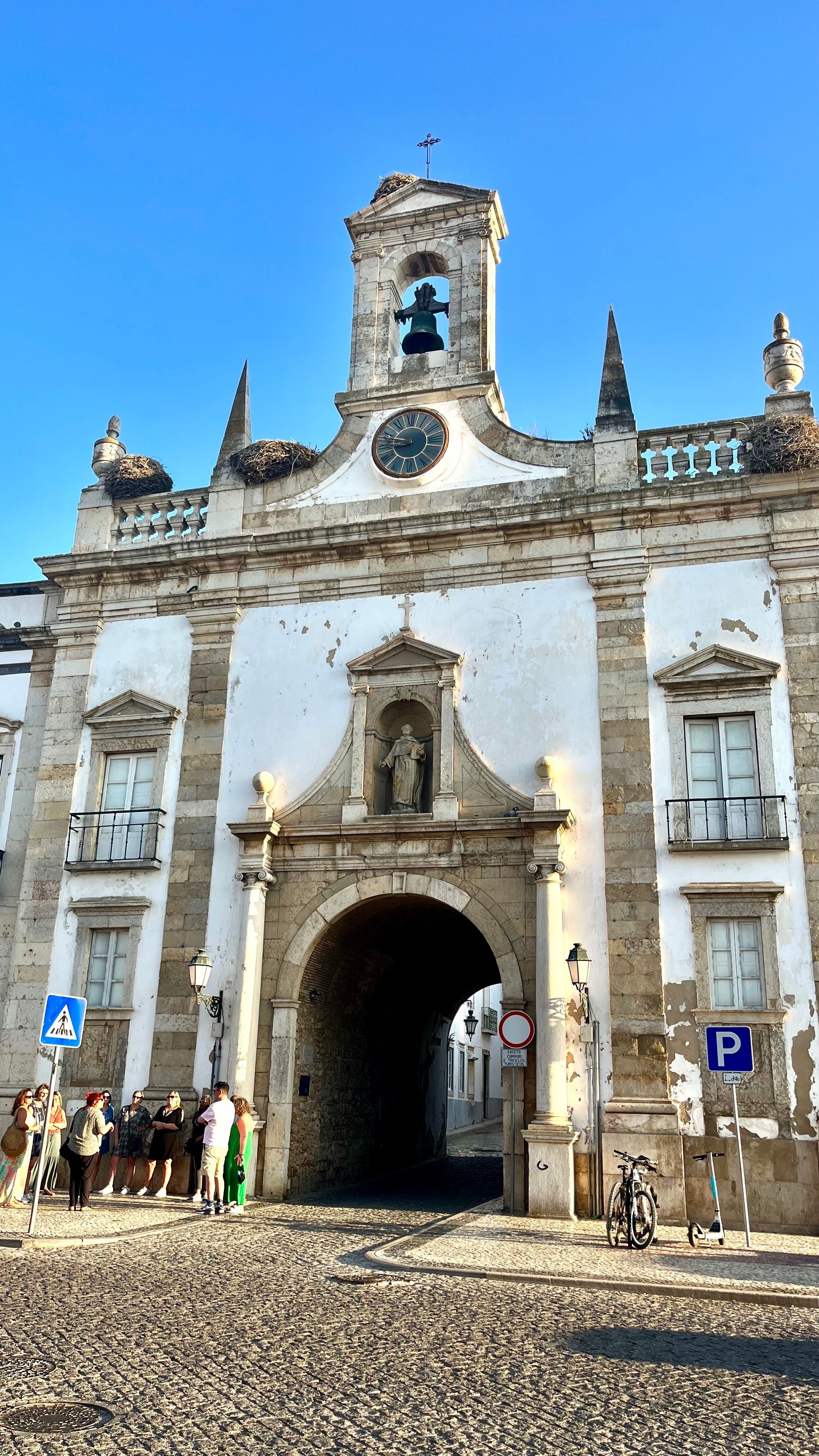 Une des portes d'entrée de la ville de Faro au Portugal