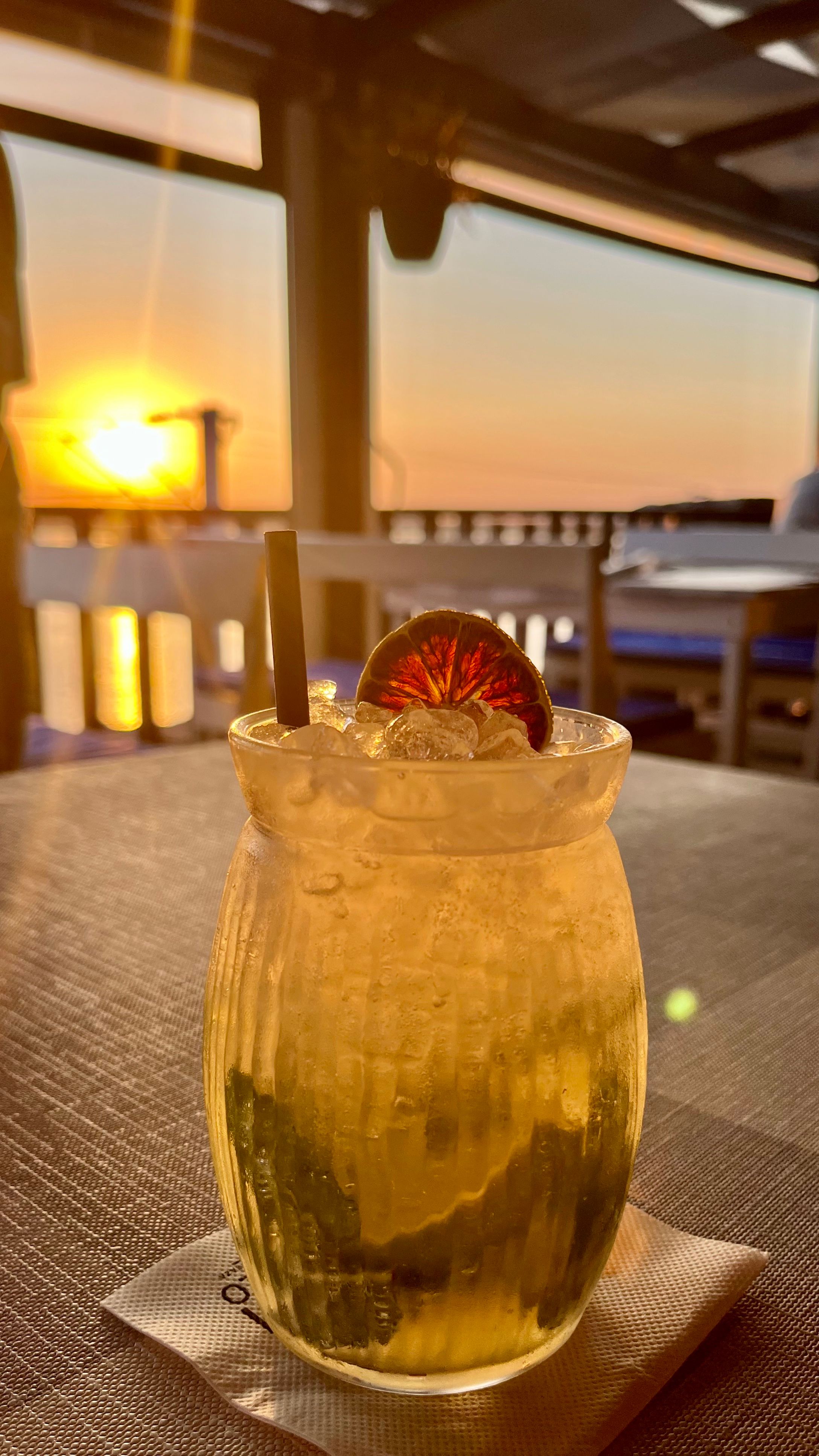 Un Virgin Mojito avec un coucher de soleil