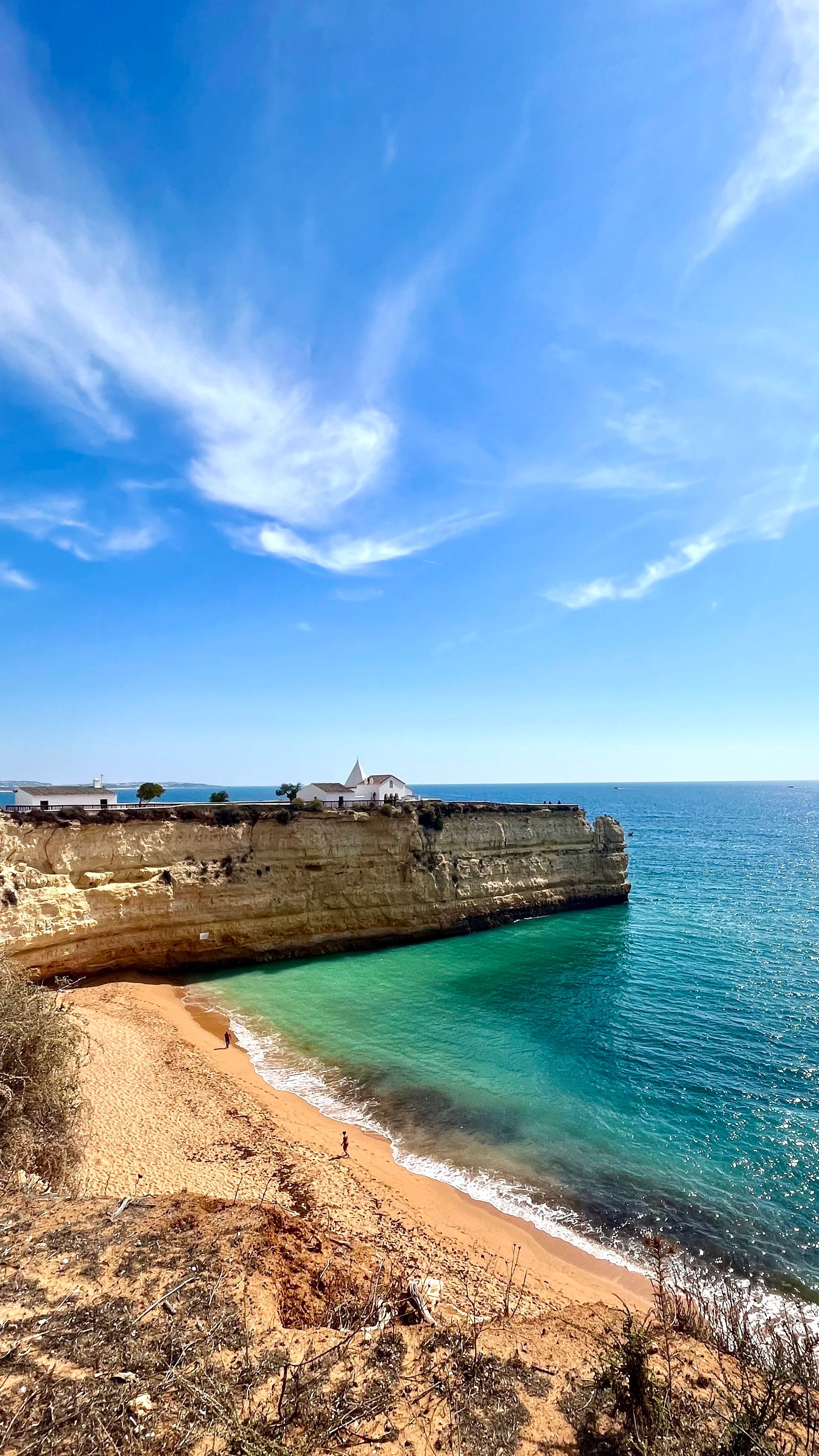 Vue sur la chapelle Senhora da Roca en Algarve