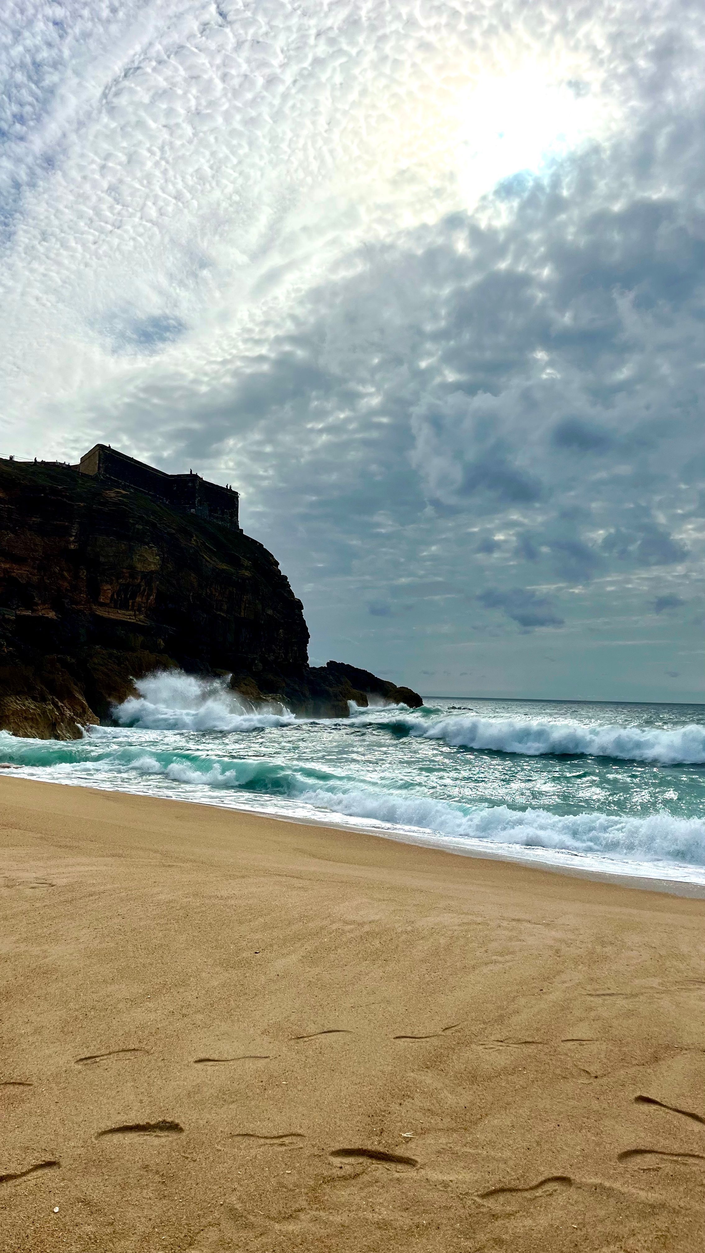 La plage de Praia do Norte à Nazaré