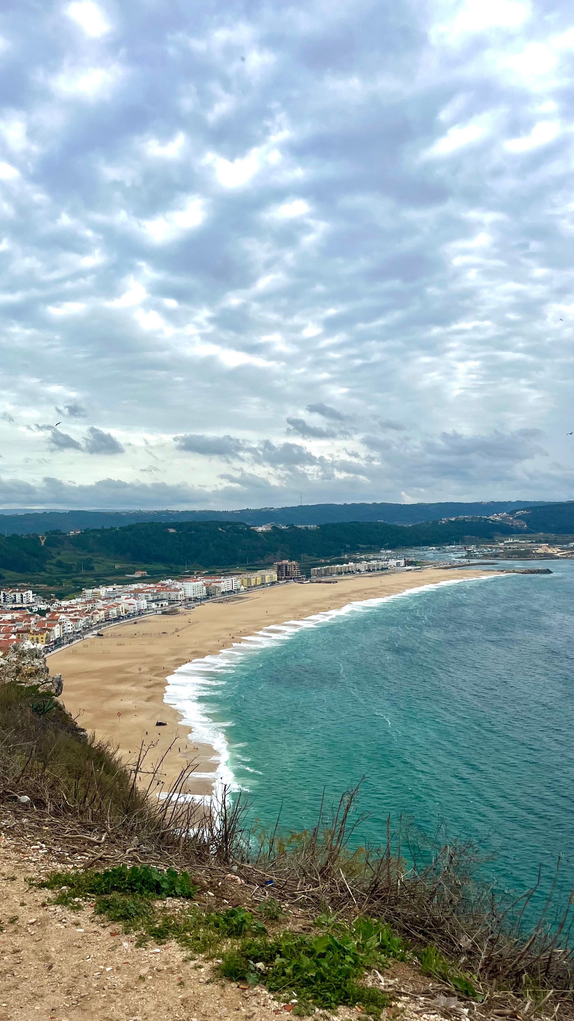 Vue de la ville récente de Nazaré depuis le phare