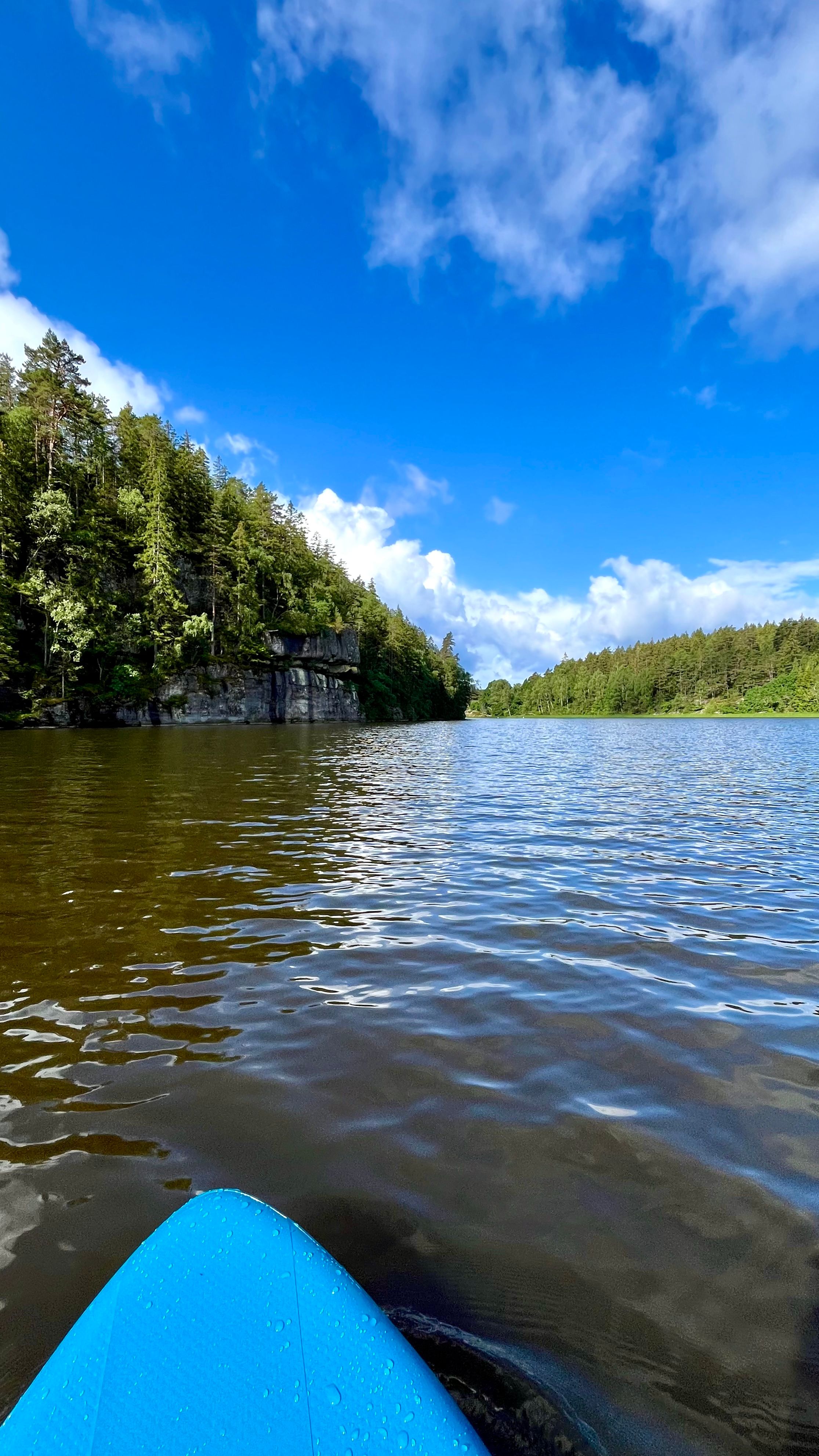 Paddle dans un des lacs de Suède