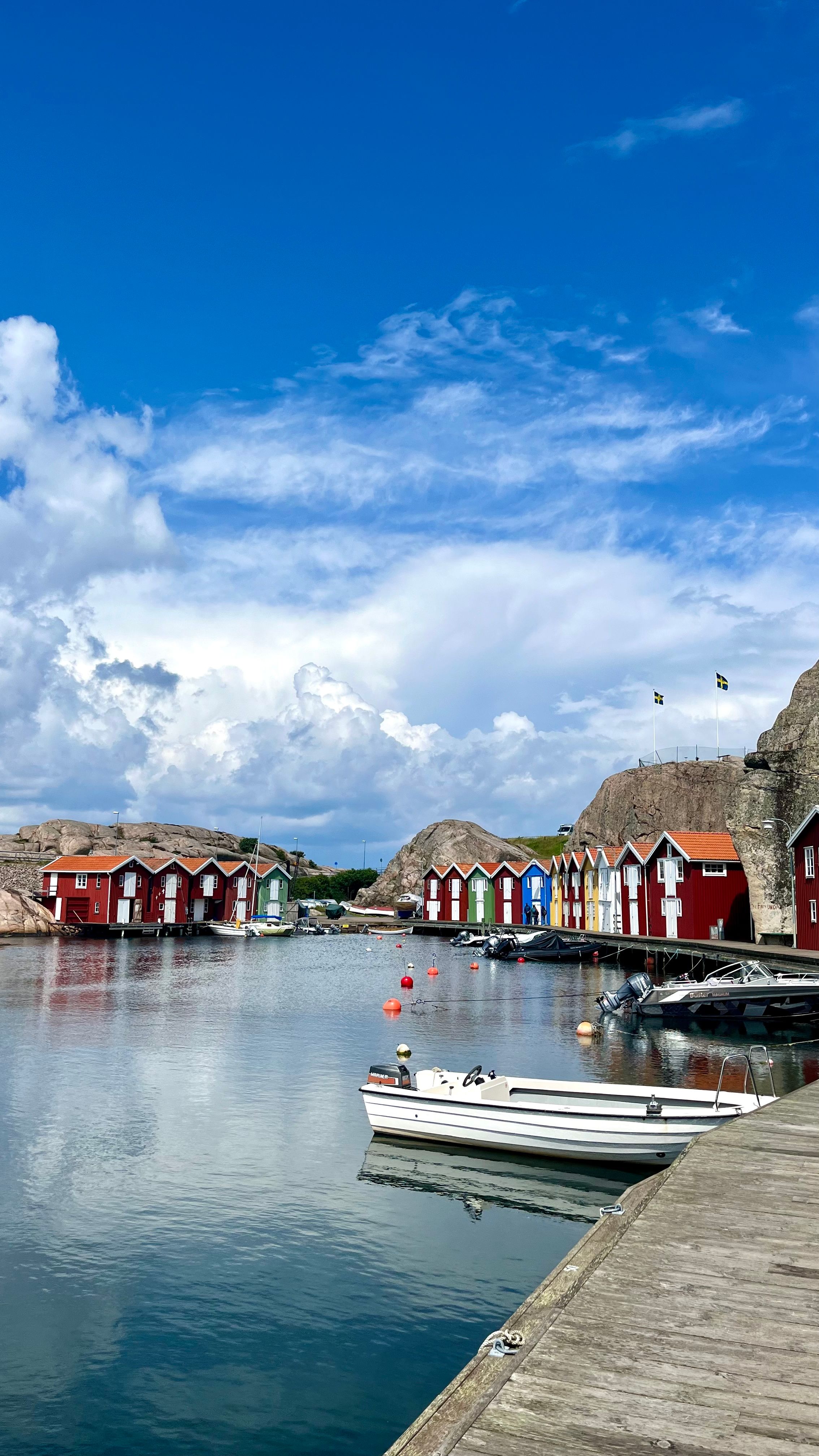 Les maisons colorées du port de Smögen en Suède