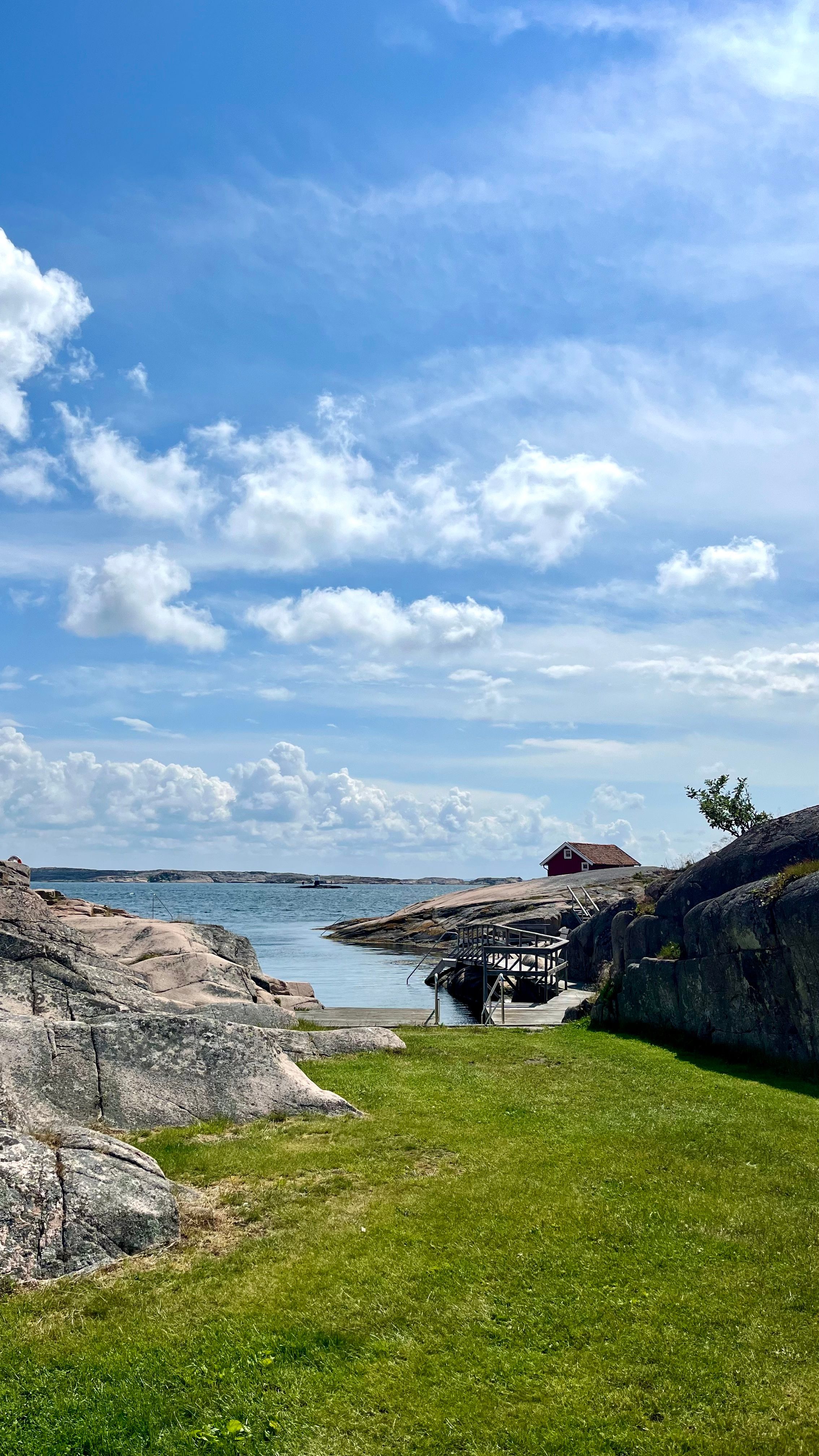 une cabane de pêcheurs rouge dans le village de Smögen en Suède