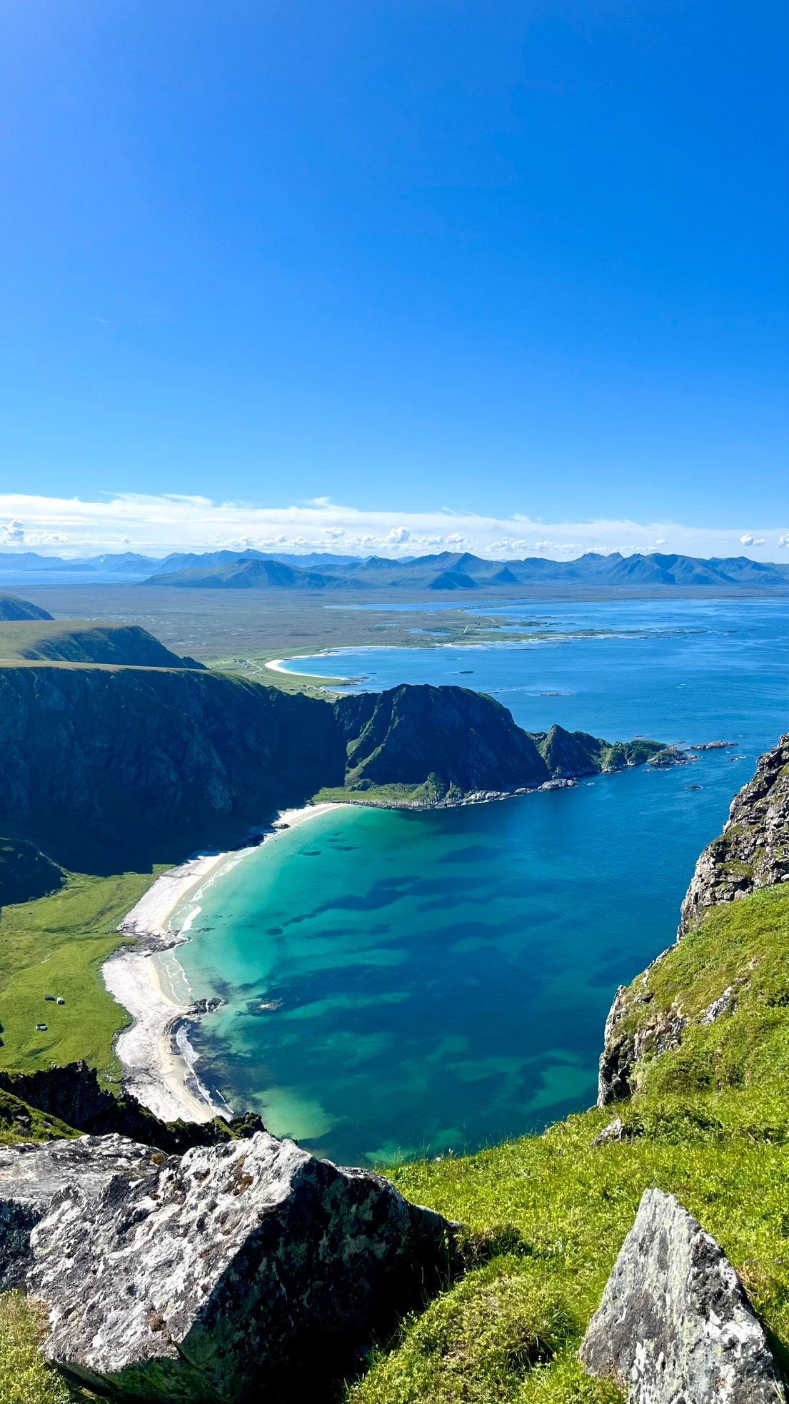 Vue depuis la randonnée de Måtind sur l'île d'Andøya en Norvège