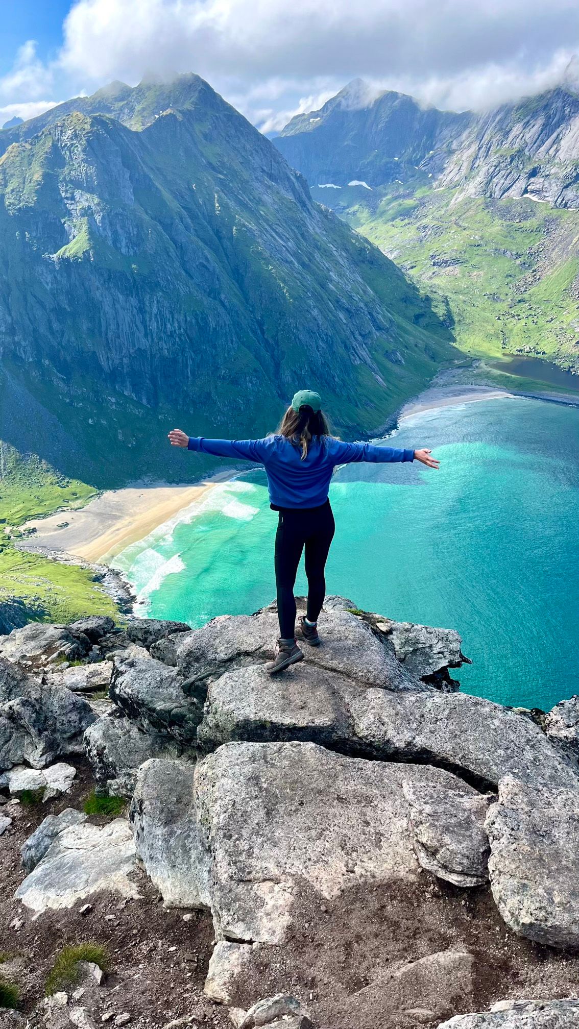 Vue finale depuis la randonnée de Ryten sur les îles Lofoten en Norvège