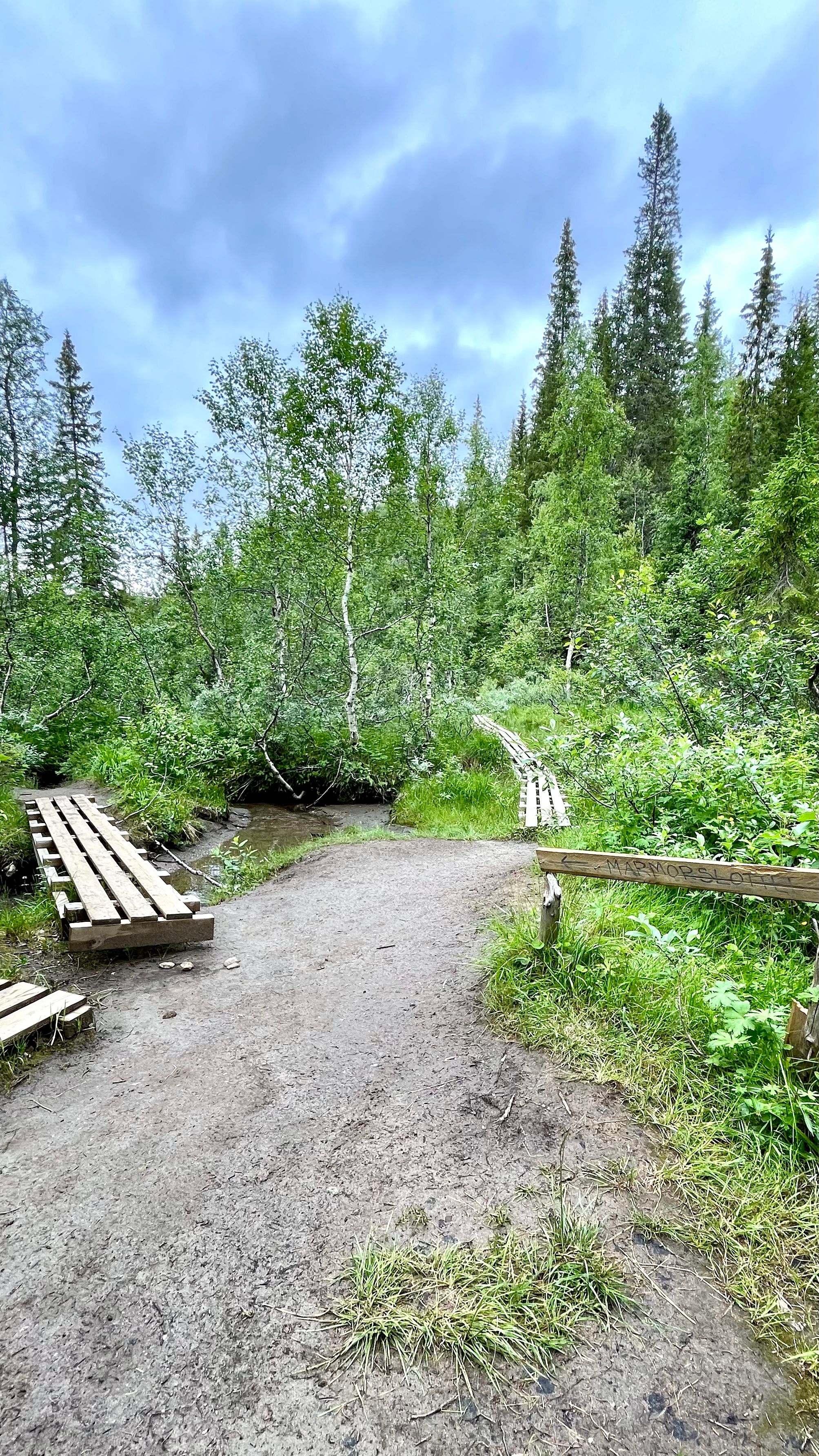 Balisage de la randonnée de Marmorslottet en Norvège