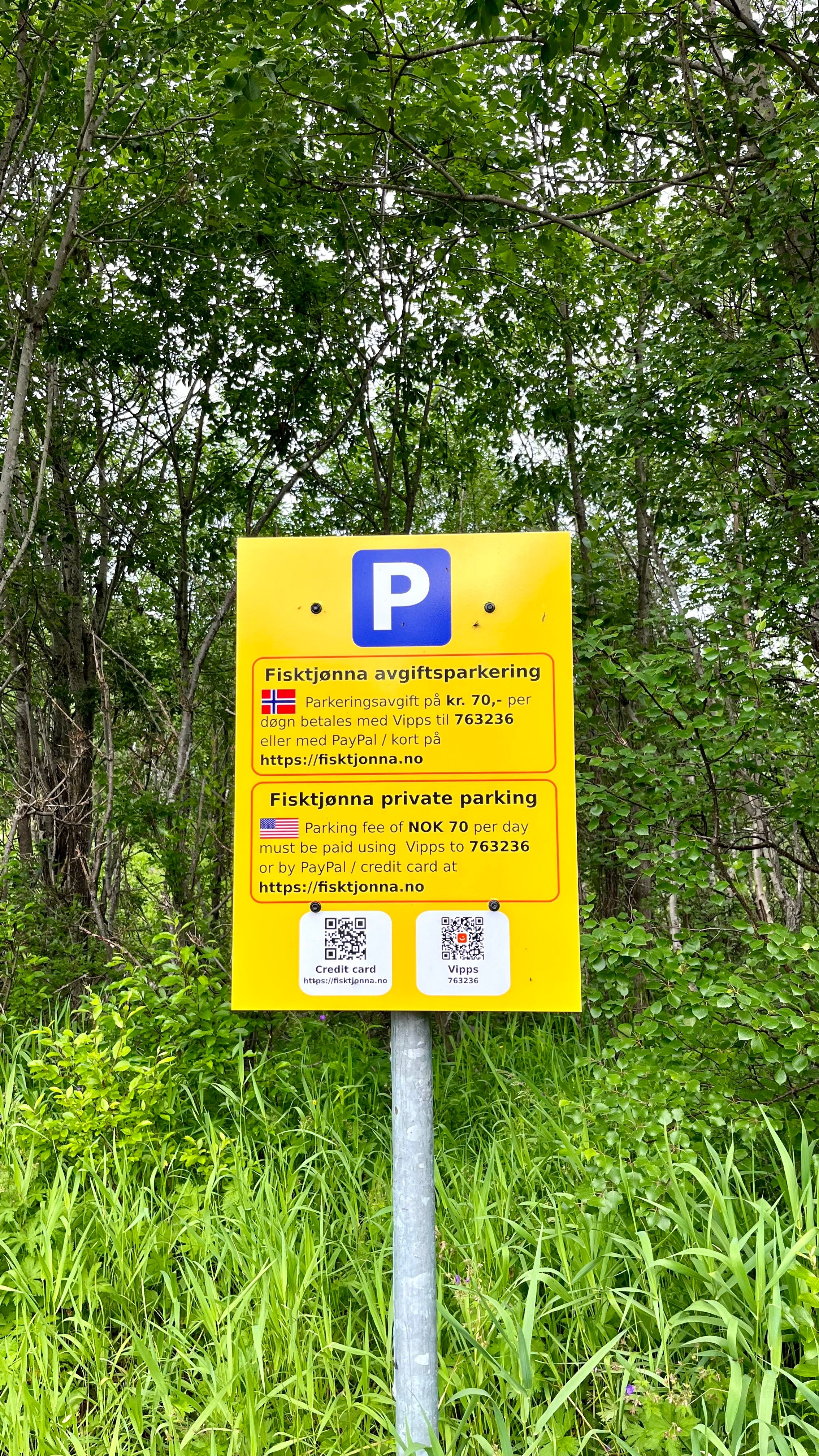 Panneau avec explication au parking payant de Marmorslottet en Norvège